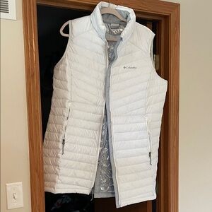 Columbia Light Gray Quilted Vest